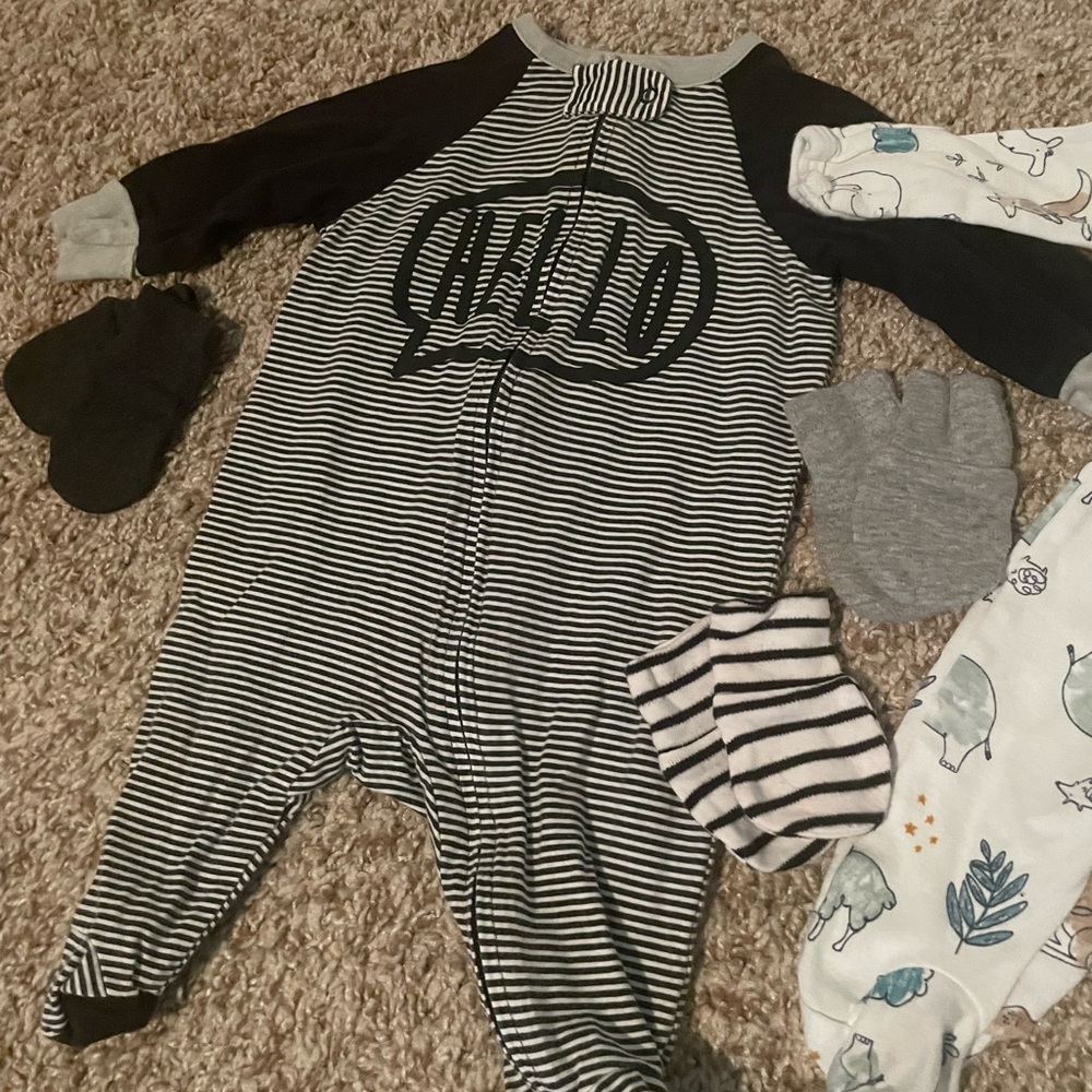Onesie bundle - Picture 3 of 5